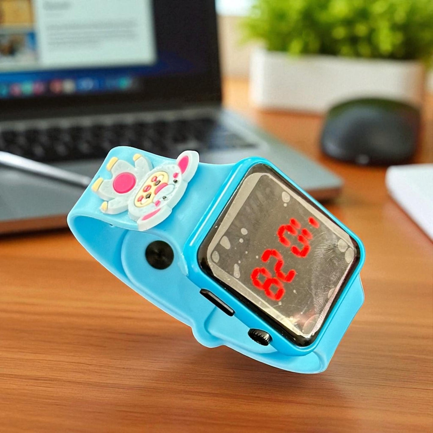 12 Relojes Digitales Correa de colores $15. c/u