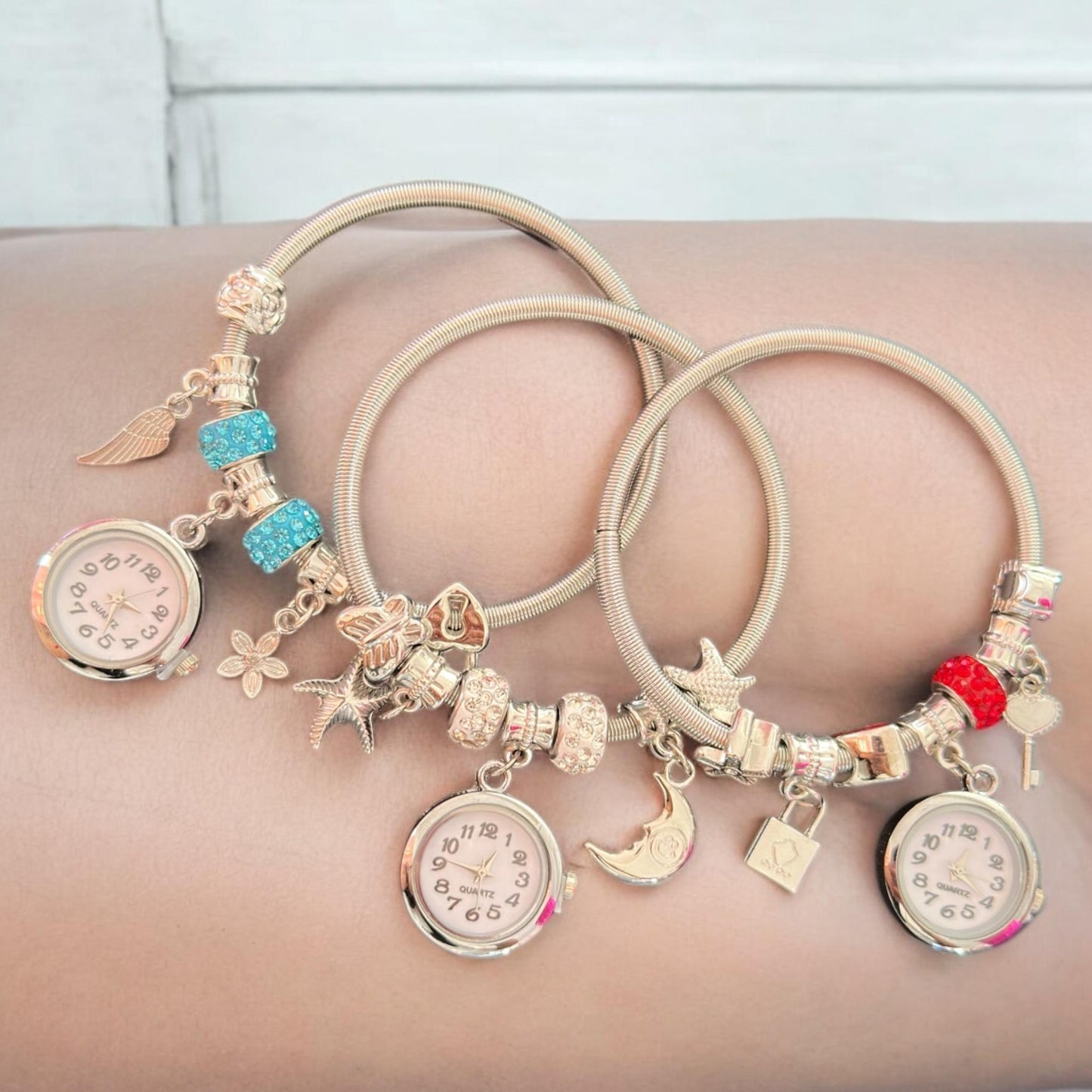 12 Pulseras Con Reloj y Dijes Tipo Pandora $39 c/u