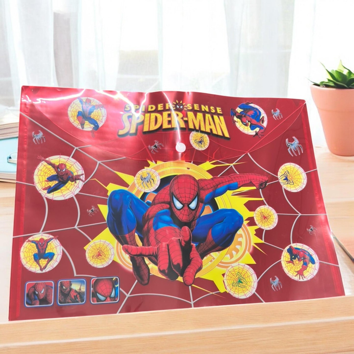 12 Folders Sanrio/Spiderman con Boton $6 c/u