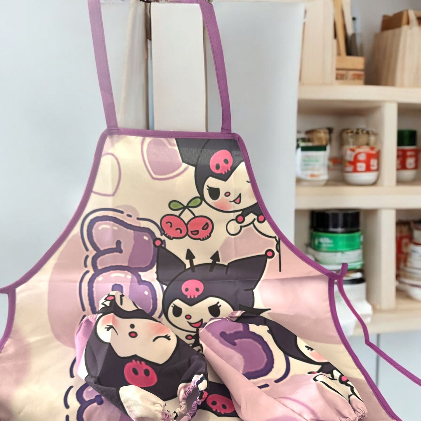 3 Delantal y Mangas Infantiles Kuromi $45 c/u