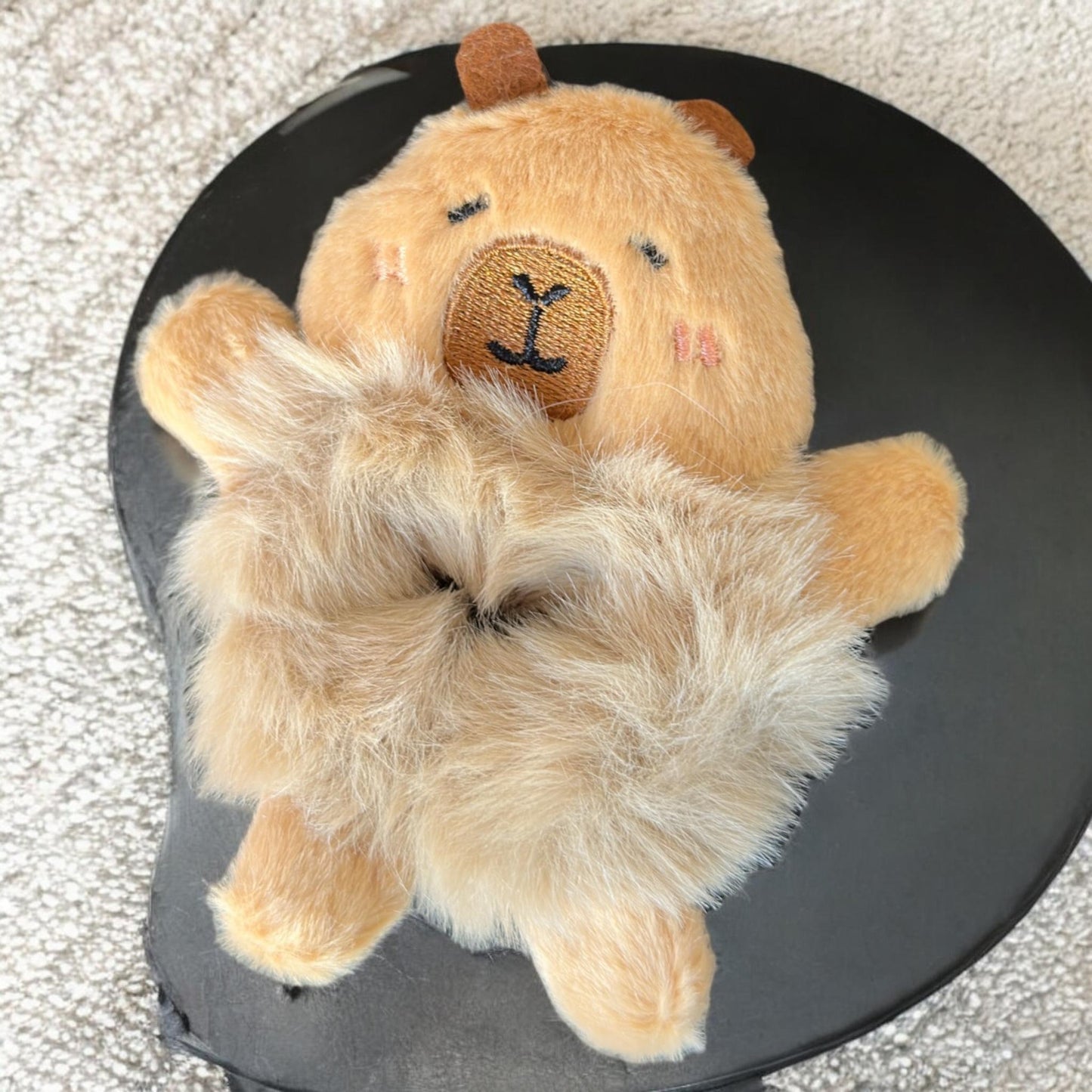 12 Scrunchie Capibara Hermosa para Cabello $13.5 c/u