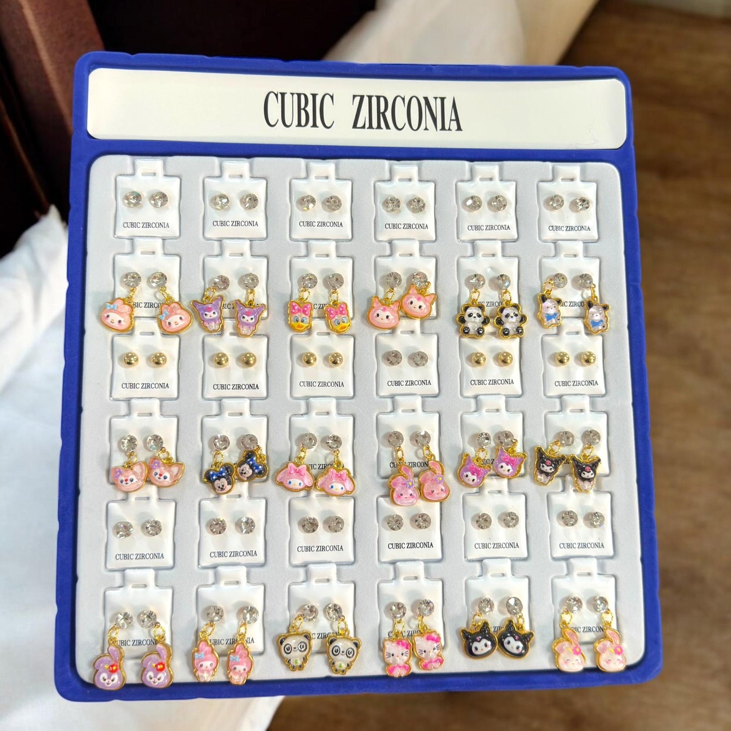 36 Aretes Sanrio/Ositos Dije 3D Y Pedreria "Zirconia" $5.5 c/u