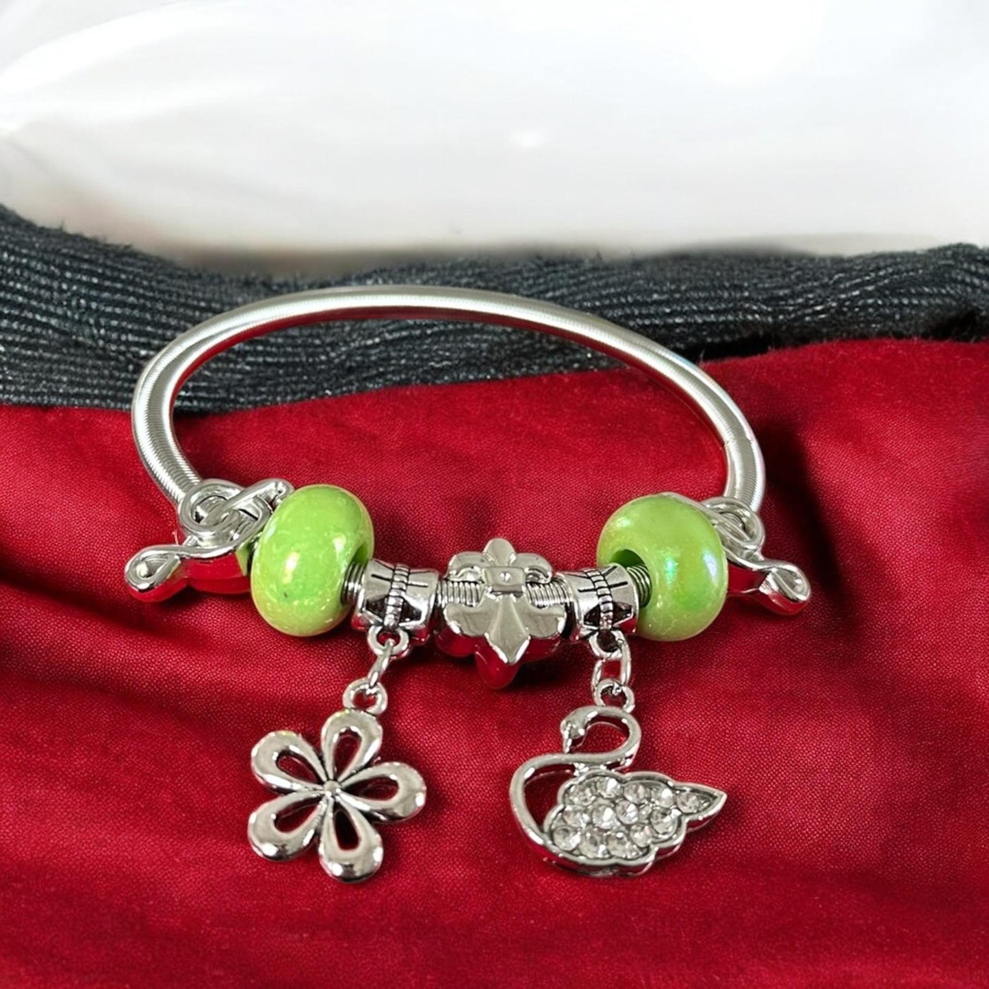 12 Pulseras Tipo Pandoras con Dijes de Figuras $14.9 c/u