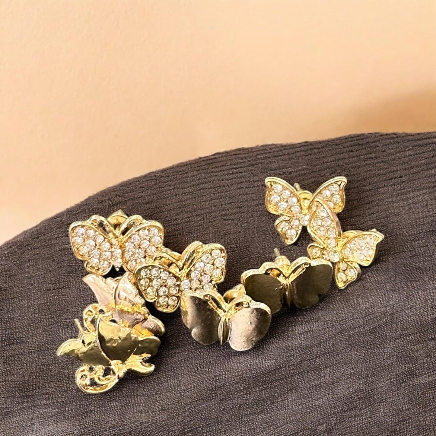 12 Aretes Dorados Moños/Mariposas $7.5 c/u