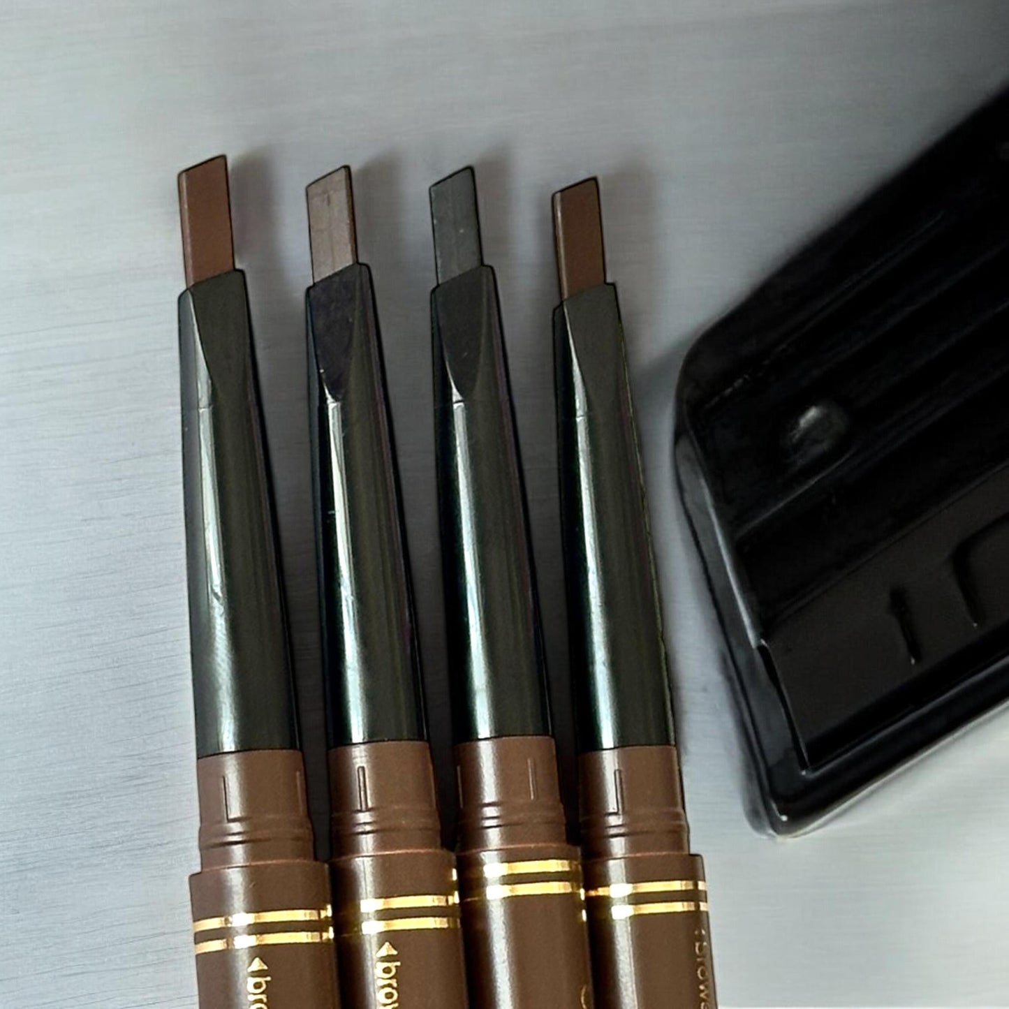 24 Lapiz para Ceja 2 en 1 $9.75 c/u