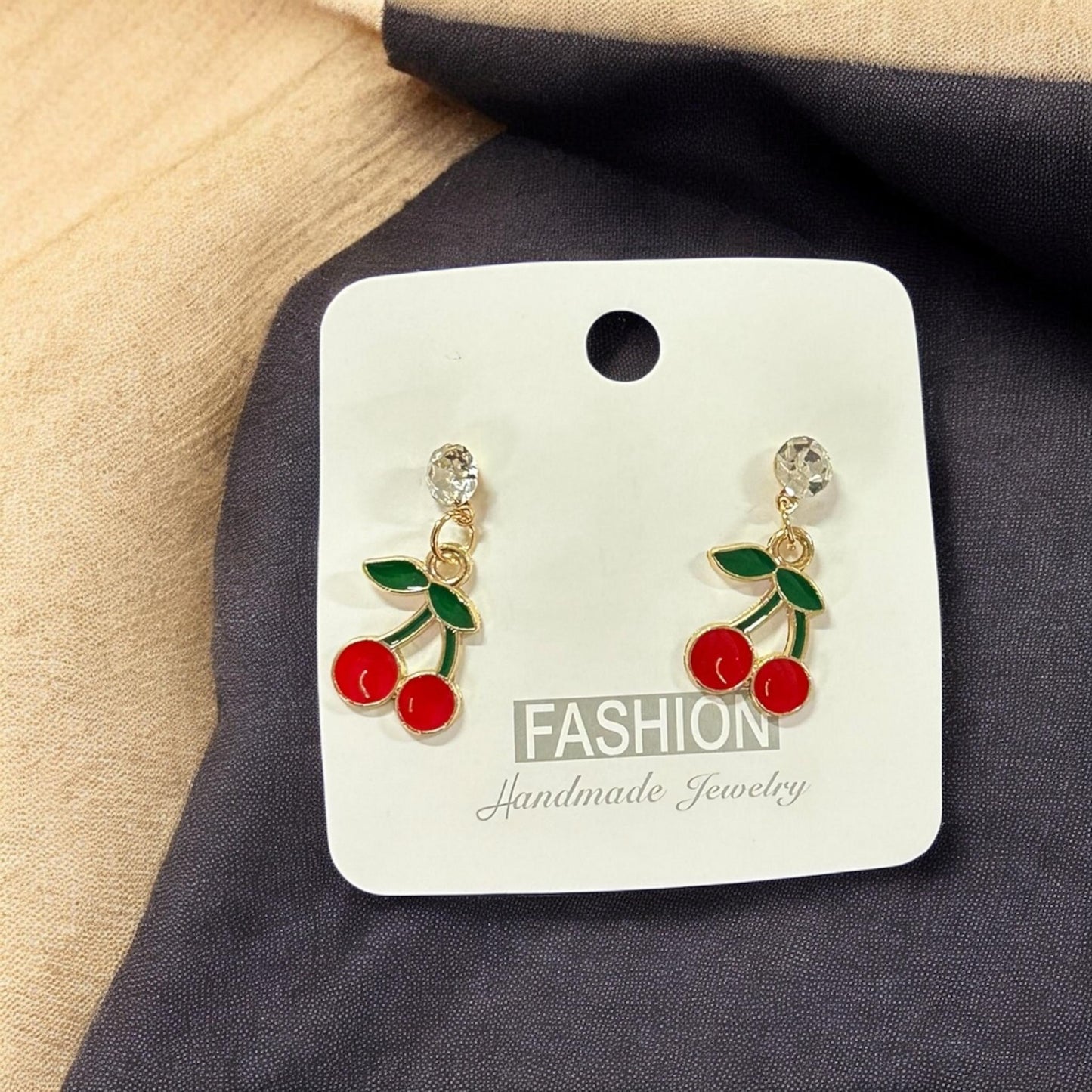 12 Aretes Cerezas/Fresas con Pedreria $5.9 c/u