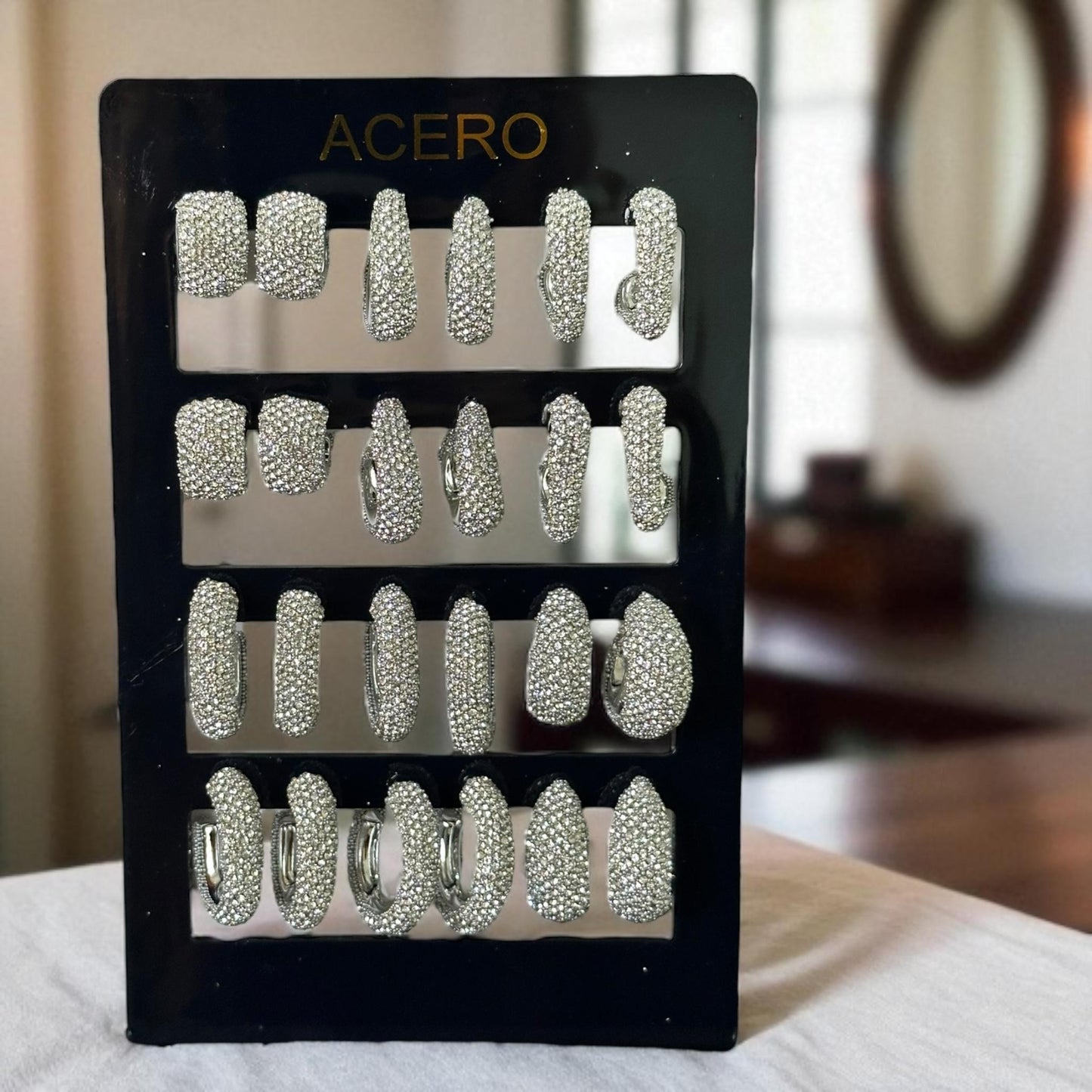 12 Aretes Pedreria Hermosa Dorada/Plateada $19 c/u