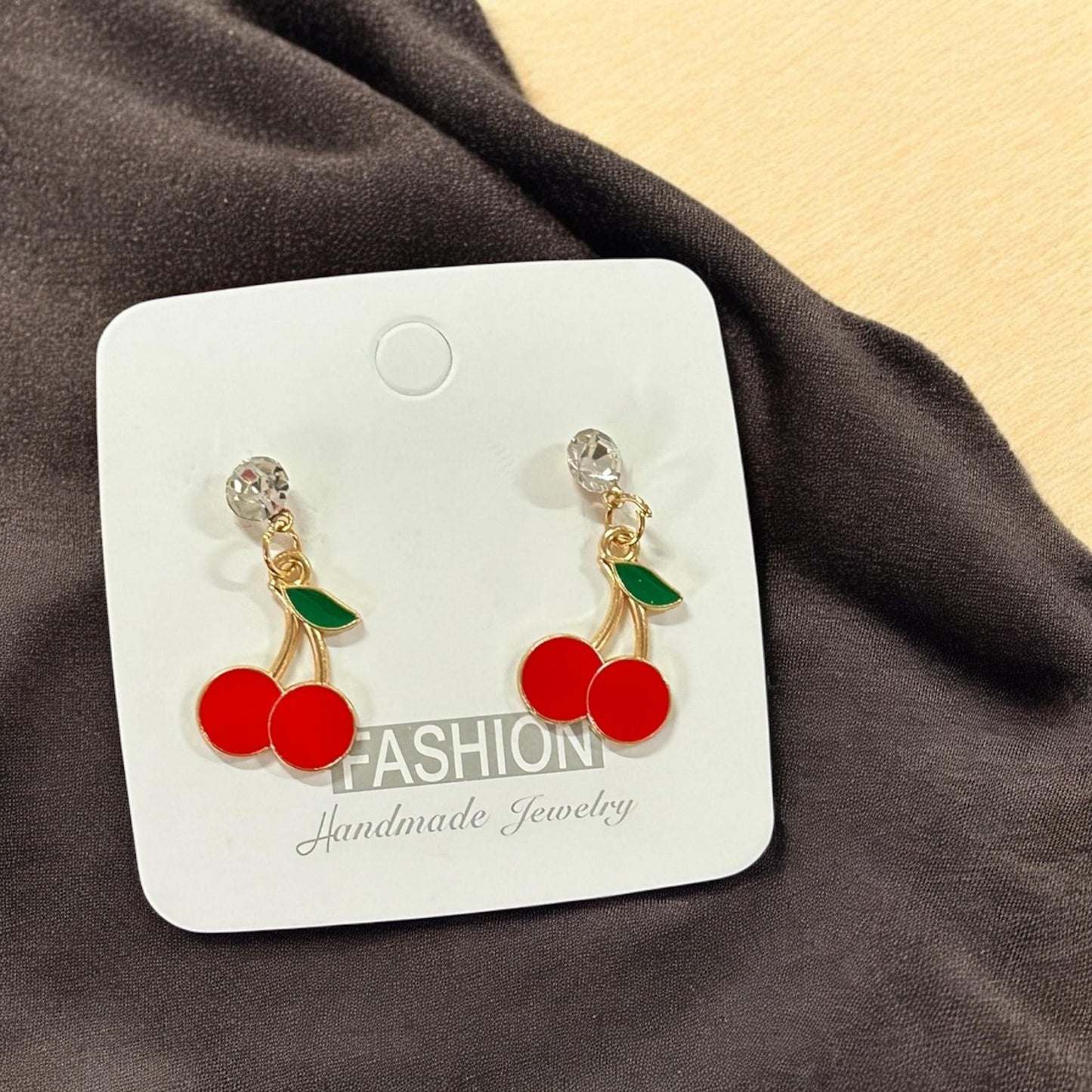 12 Aretes Cerezas/Fresas con Pedreria $5.9 c/u