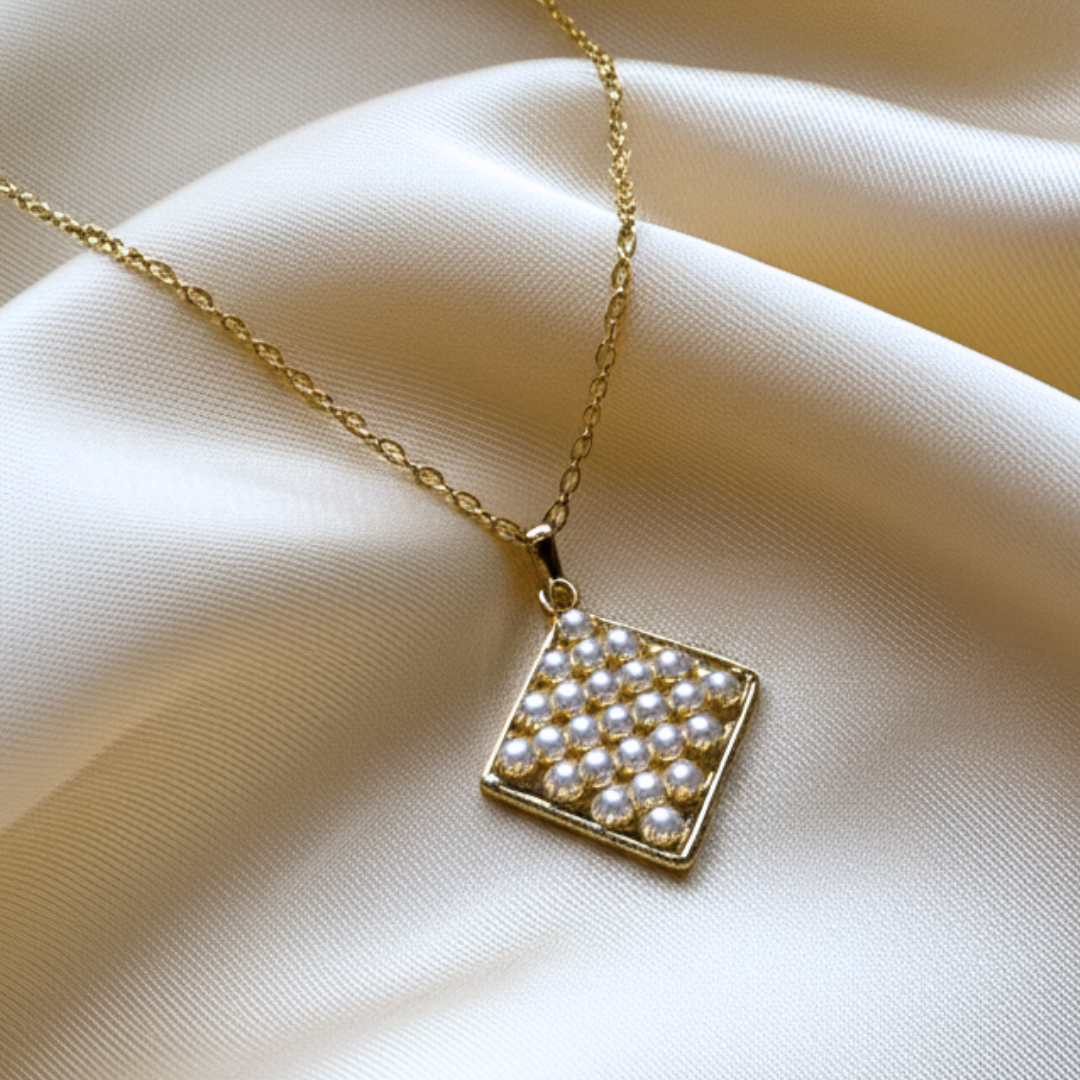 12 Collares con perlas diseños $7.48 c/u