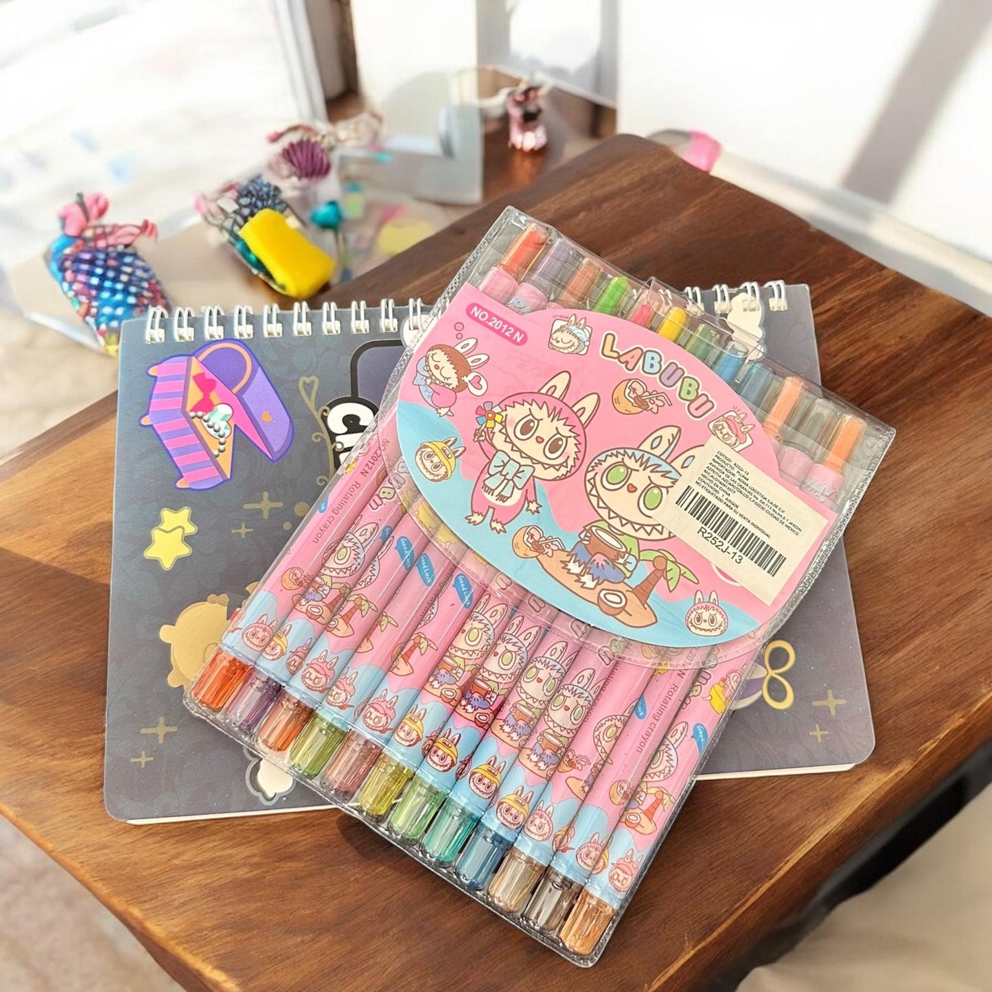 12 Crayones Labubus de Colores Rectactiles $5 c/u