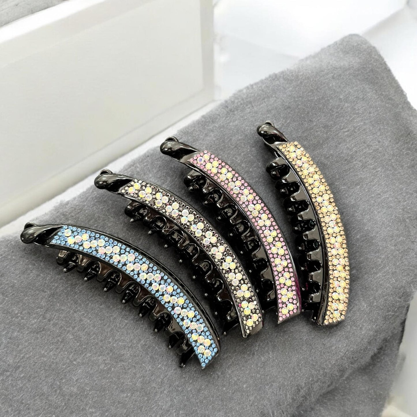 12 Bananas Para Cabello Pedreria $15. c/u