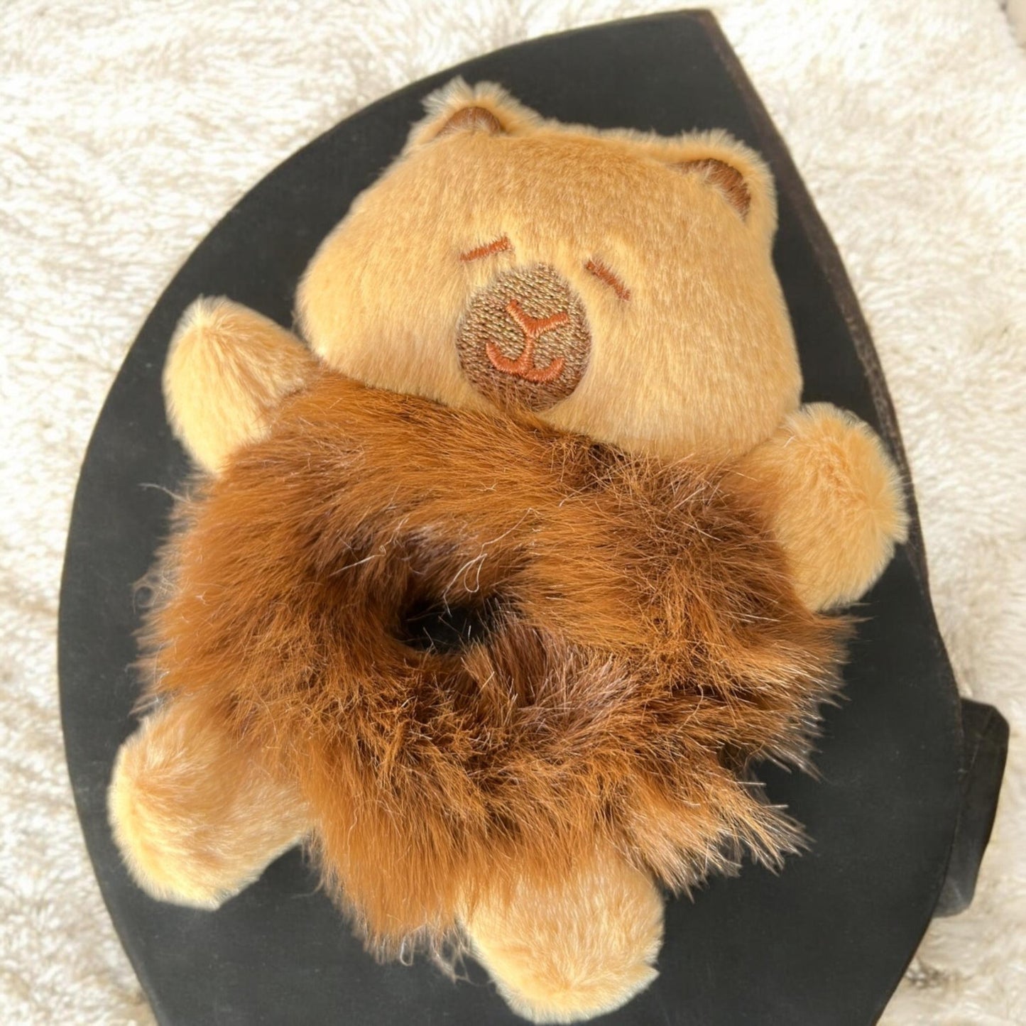 12 Scrunchie Capibara Hermosa para Cabello $13.5 c/u