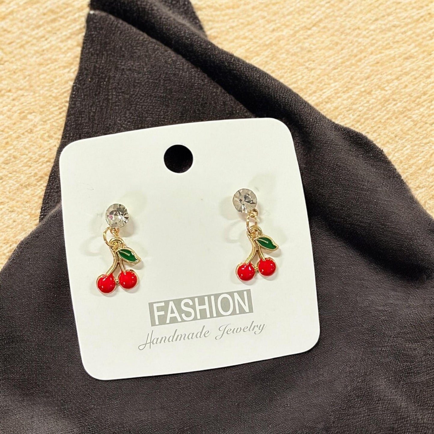 12 Aretes Cerezas/Fresas con Pedreria $5.9 c/u