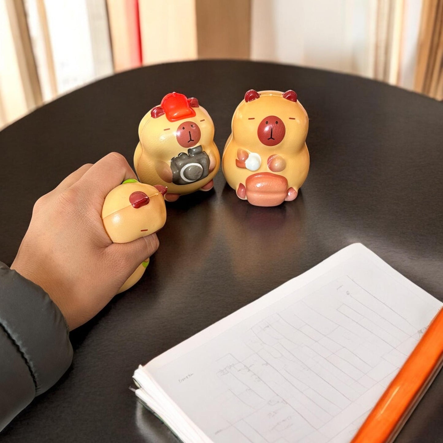 12 Squishies capibaras G $13.5 c/u