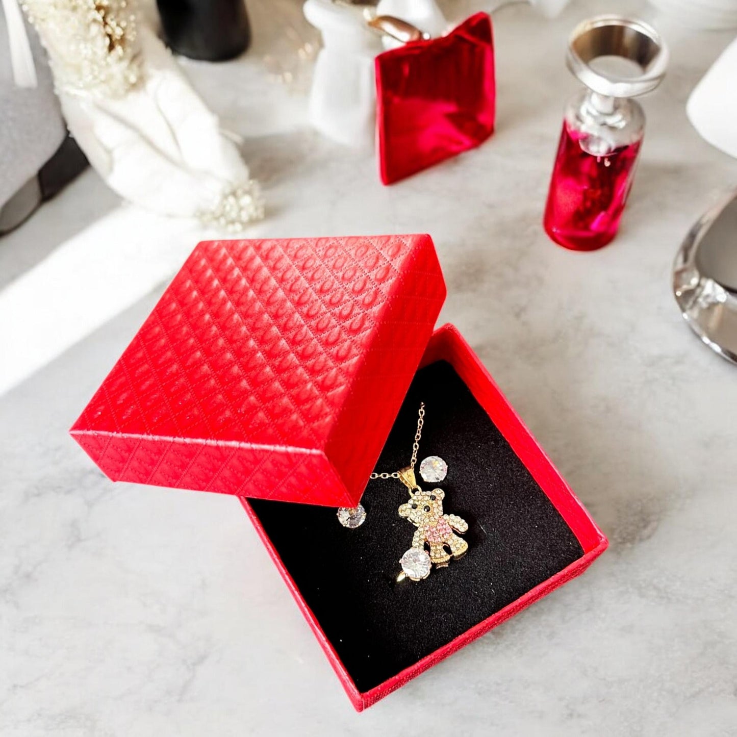 12 Cajas de Accesorios, Collar Anillo y Aretes Dorados $21 c/u