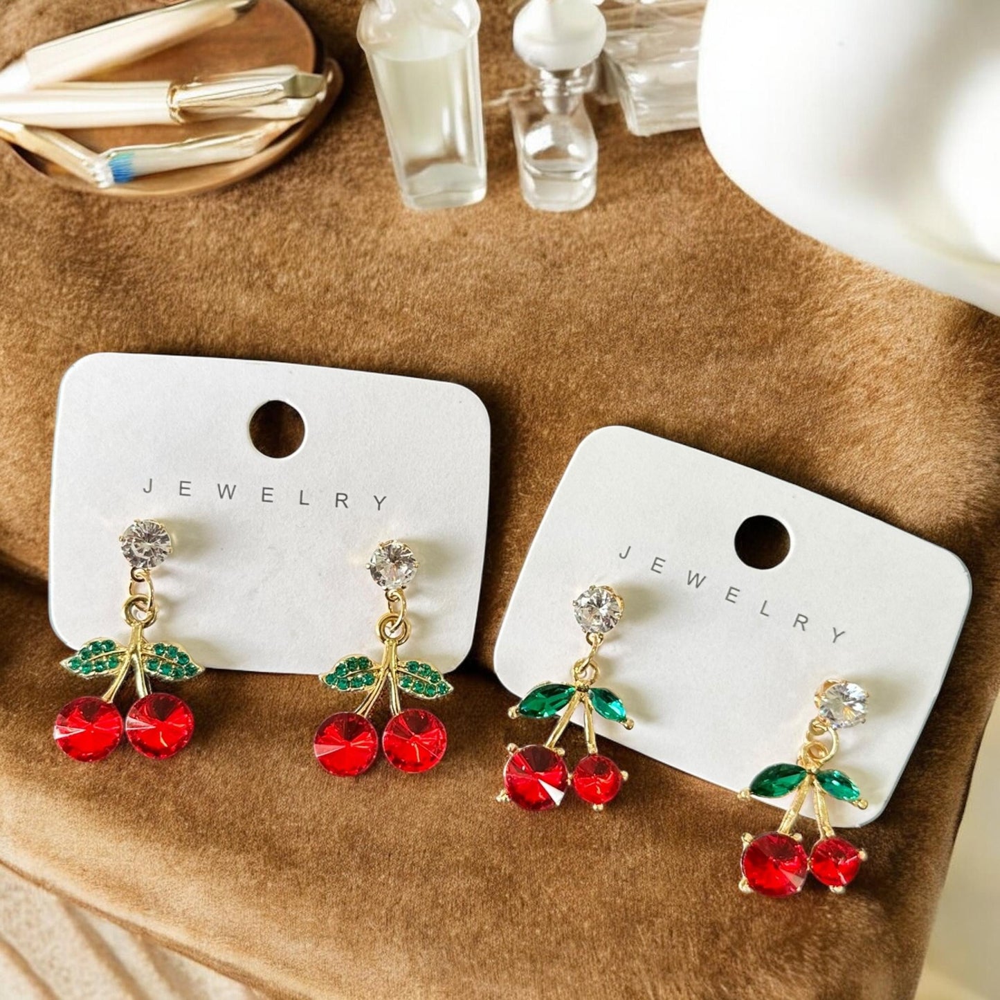 12 Pares de Aretes Cereza/Fresa Pedrería Hermosa $18 c/u