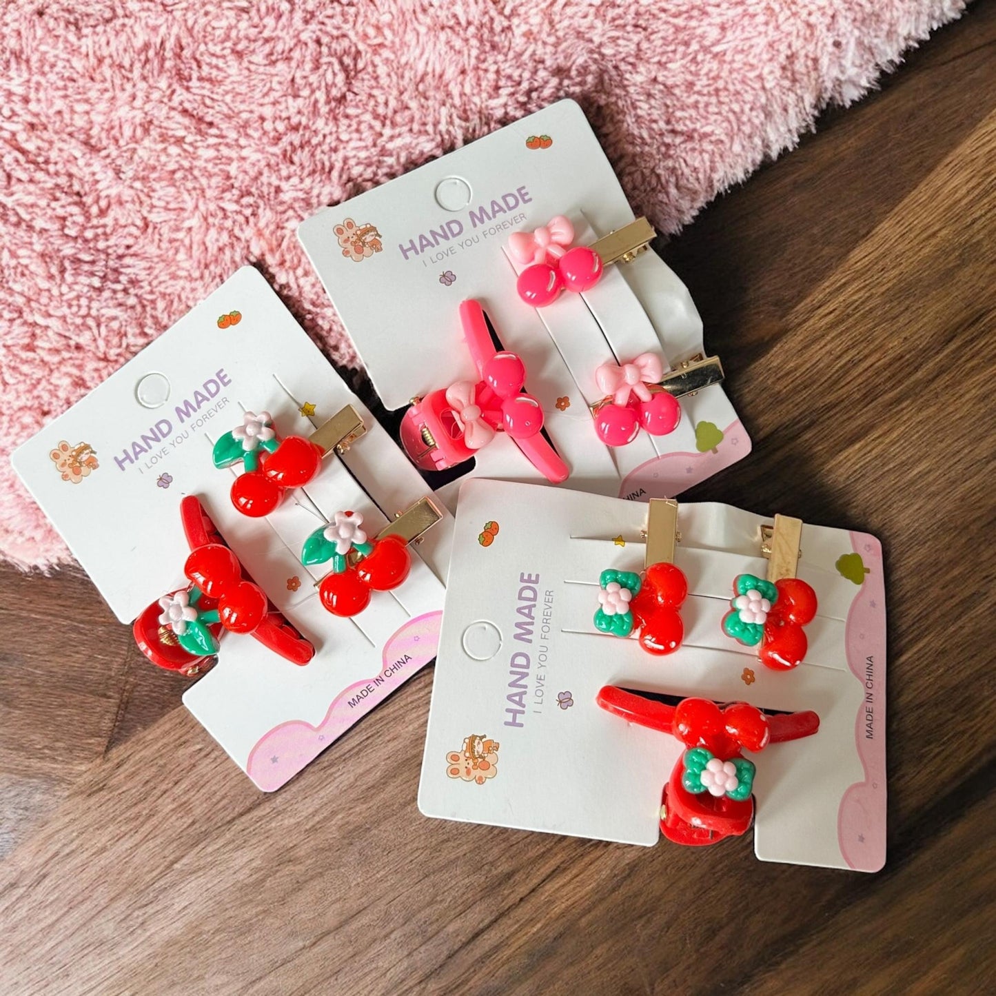 12 Sets Mini Pinzas Cereza y Pasadores $11.5 c/u