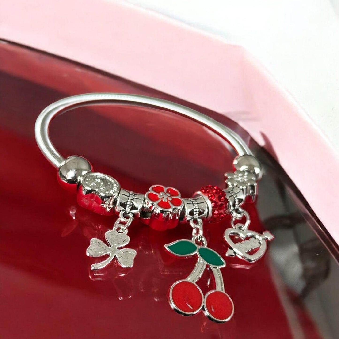 12 Pulseras Tipo Pandoras con Dijes de Figuras $14.9 c/u