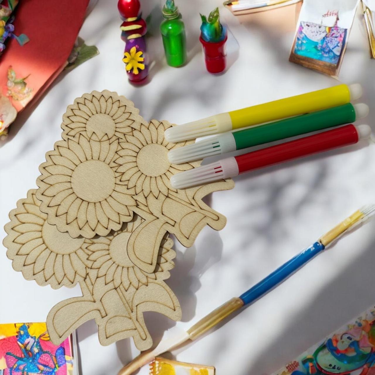 12 Sets para Pintar en Madera, Figuras y Plumones $8.9 c/u