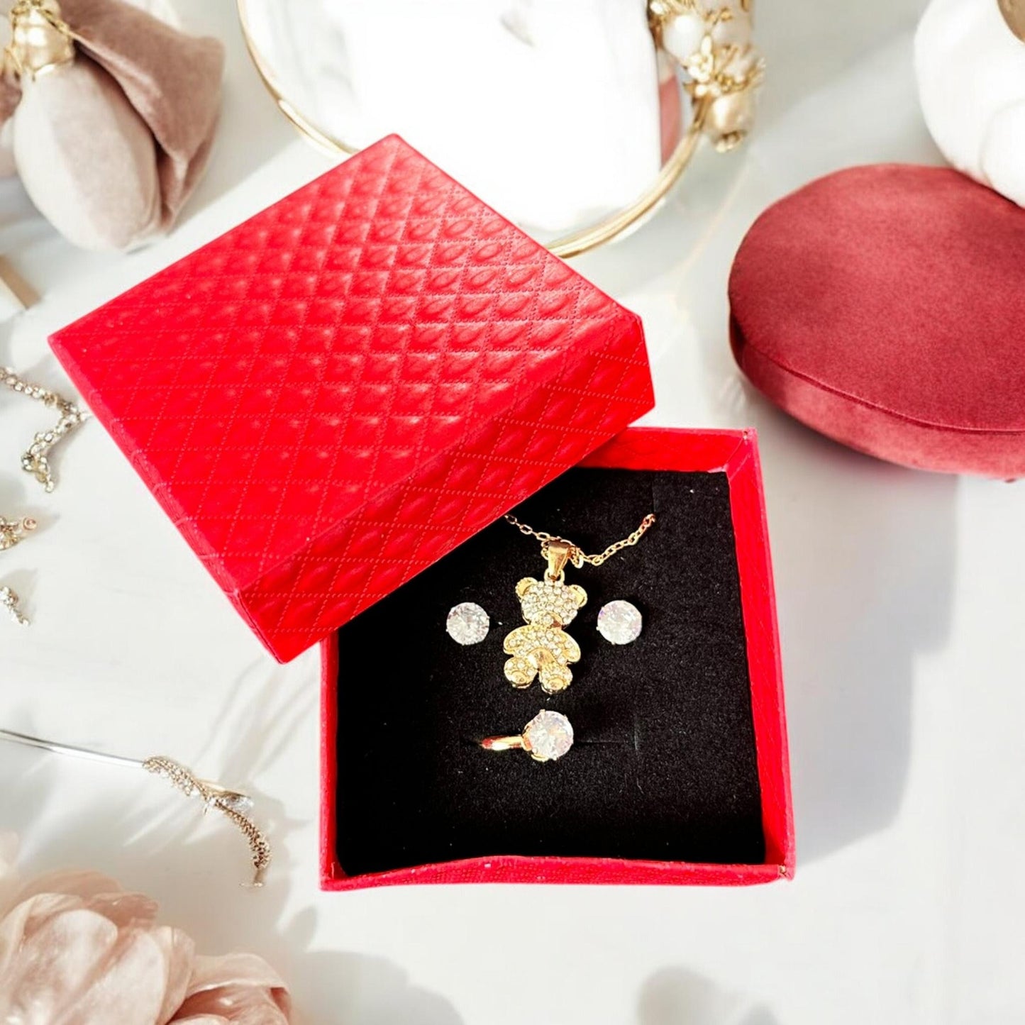 12 Cajas de Accesorios, Collar Anillo y Aretes Dorados $21 c/u