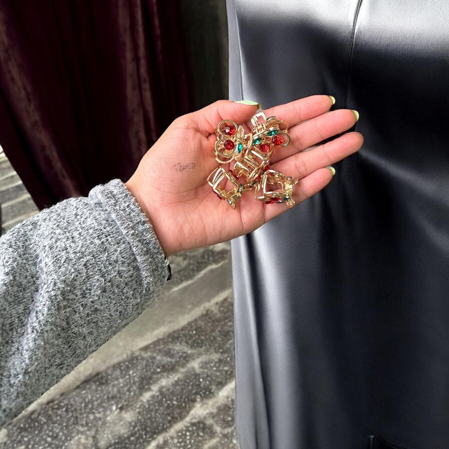 12 Mini Pinzas Cerezas Pedreria $6.75 c/u