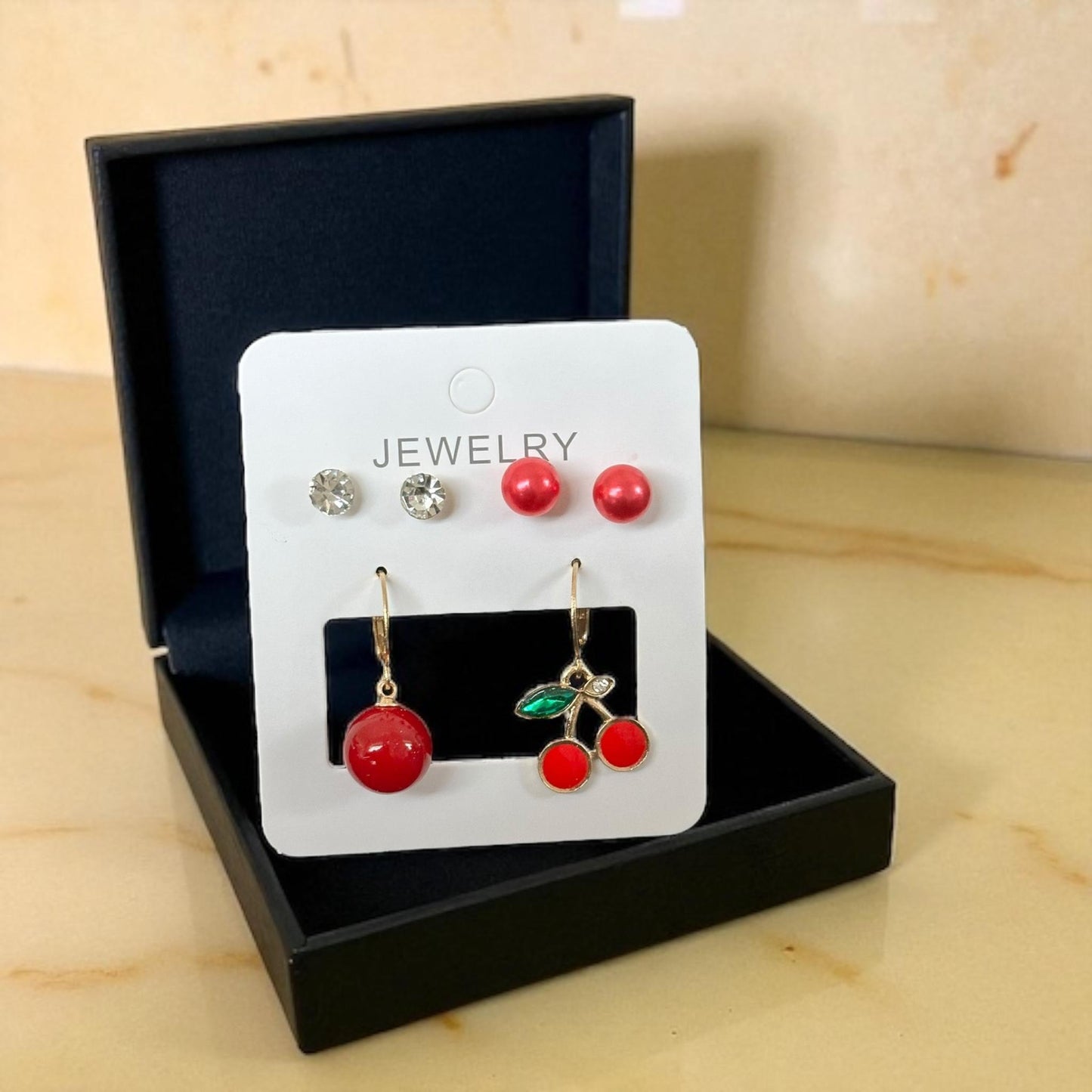 12 Sets de Aretes Cereza/ Pedreria $11.5 c/u