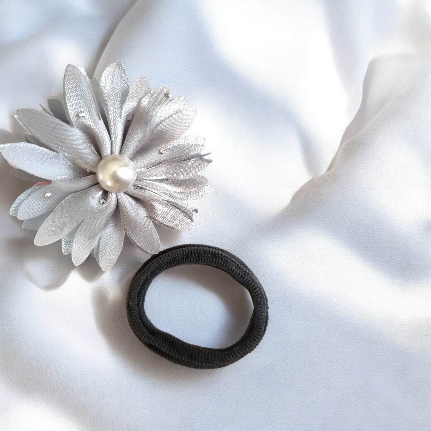 12 Sets de liga y Moño con Perlita $6.30 c/u