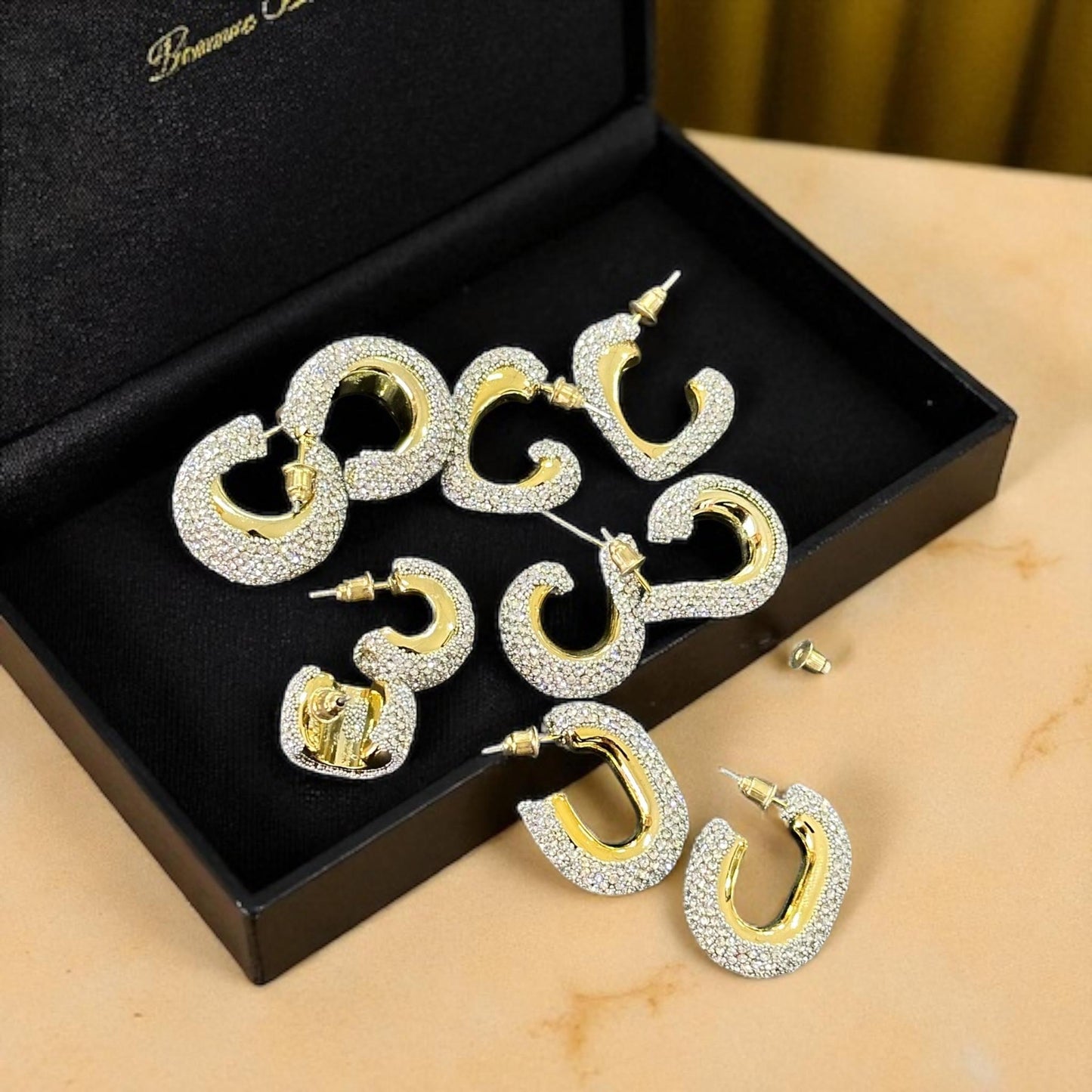 12 Aretes Pedreria Hermosa Dorada/Plateada $19 c/u