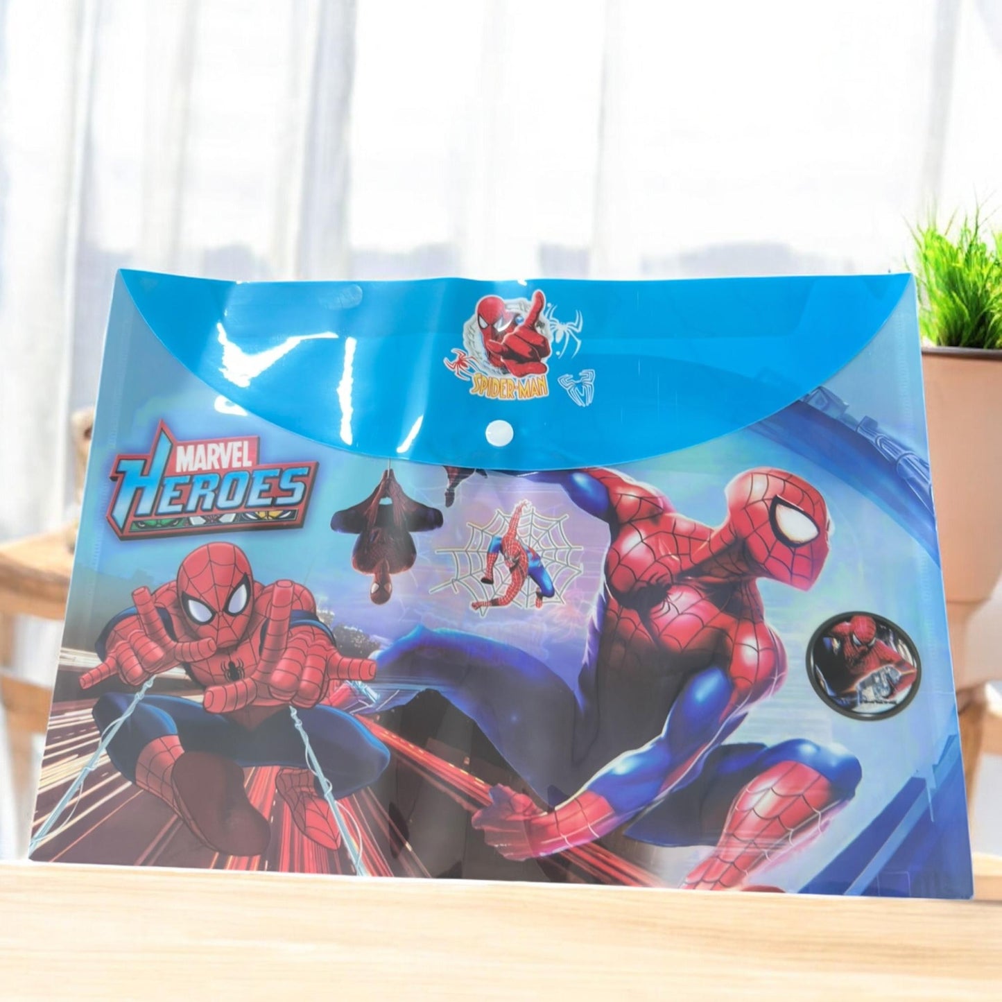 12 Folders Sanrio/Spiderman con Boton $6 c/u