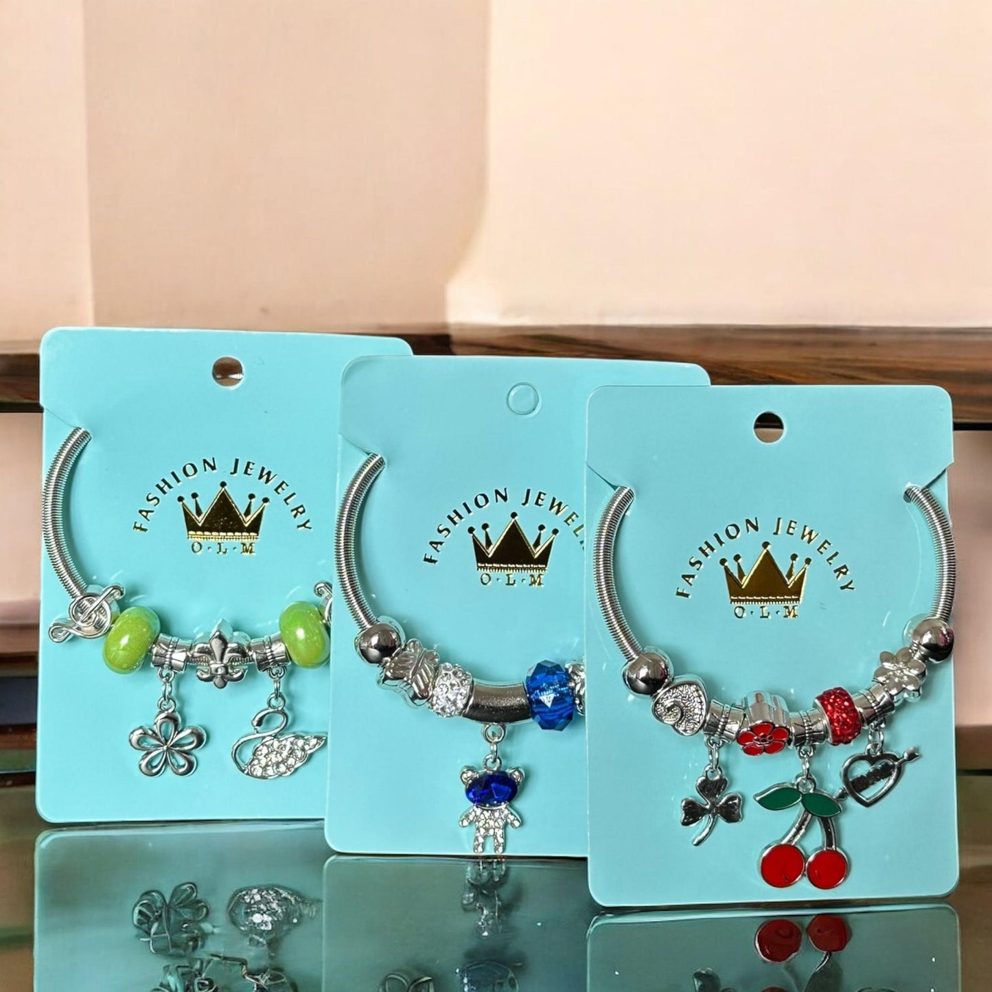 12 Pulseras Tipo Pandoras con Dijes de Figuras $14.9 c/u