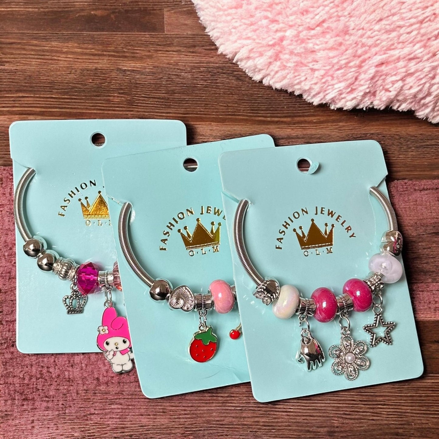 12 Pulseras Tipo Pandoras con Dijes de Figuras $14.9 c/u