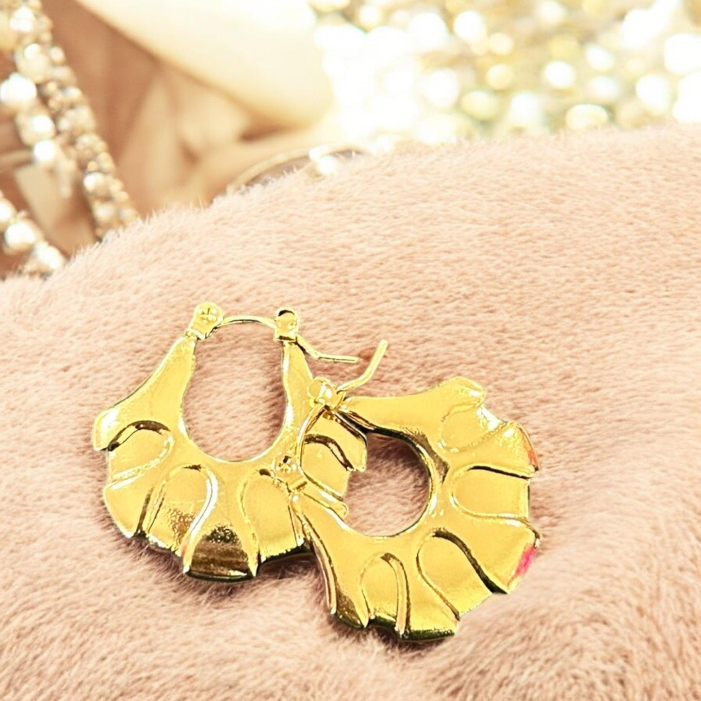 12 Pares de Aretes Dorados Figuras Acero $14 c/u