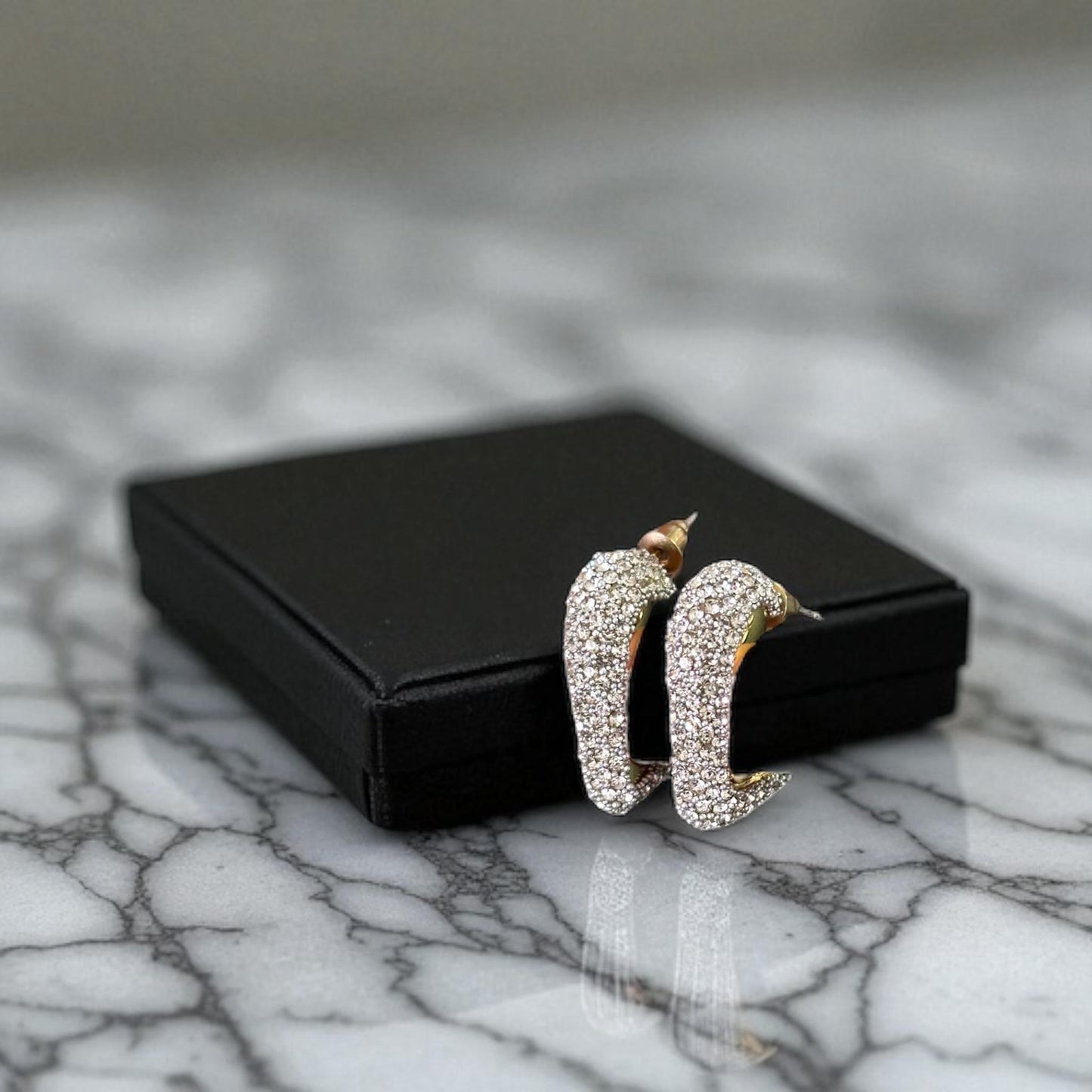 12 Aretes Pedreria Hermosa Dorada/Plateada $19 c/u