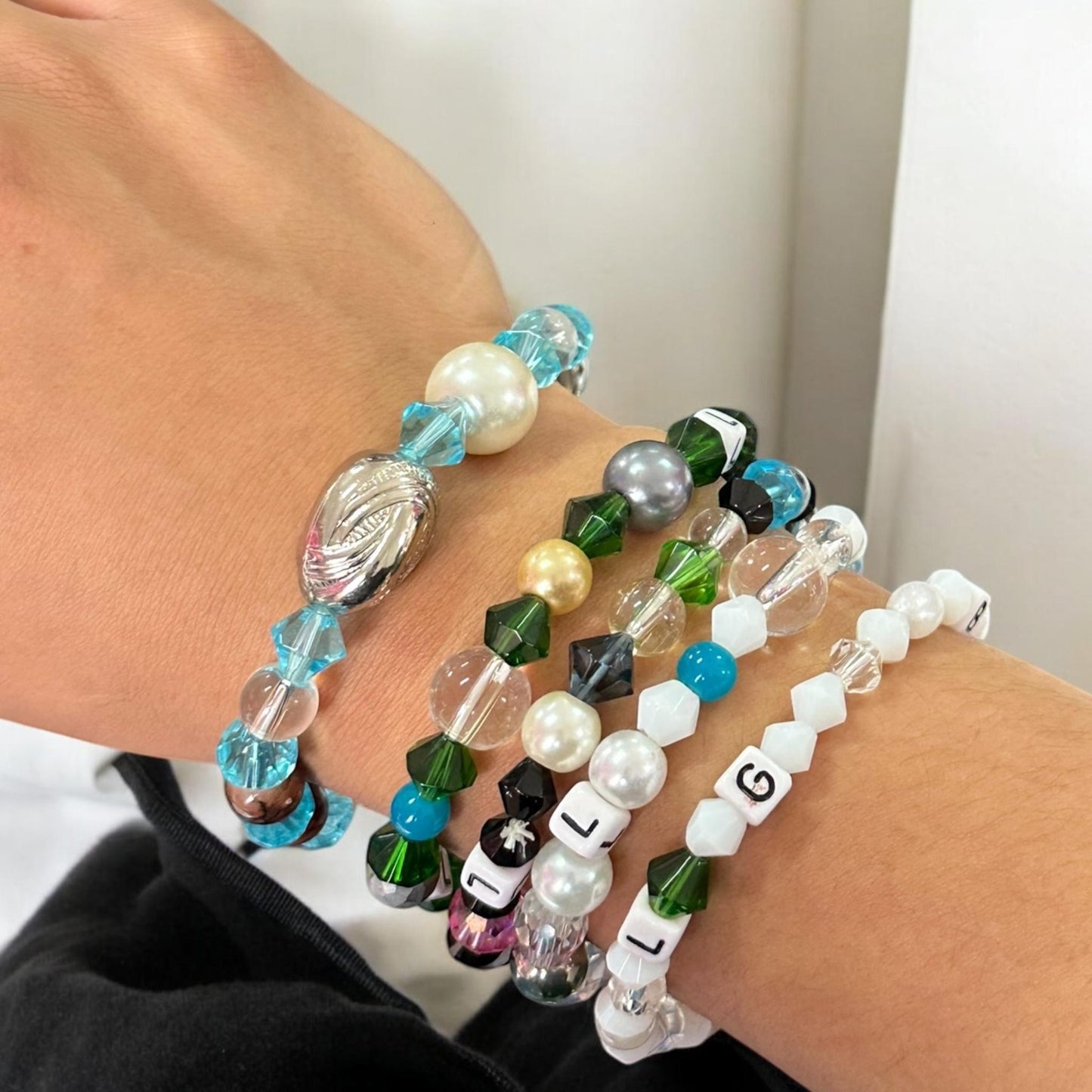 12 Pulseras Letras y Pedreria $3.9 c/u