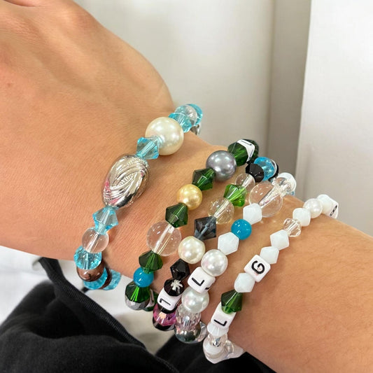 12 Pulseras Letras y Pedreria $3.9 c/u