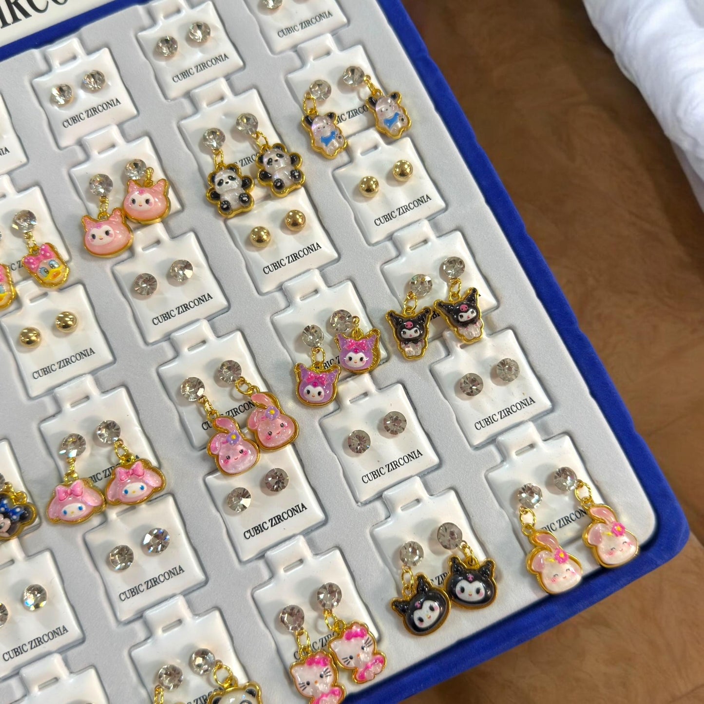 36 Aretes Sanrio/Ositos Dije 3D Y Pedreria "Zirconia" $5.5 c/u