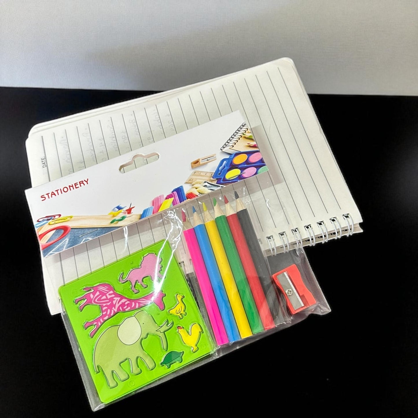 24 Sets de Dibujos Colores y sacapuntas $18.5 c/u