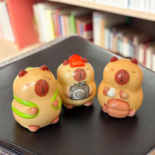 12 Squishies capibaras G $13.5 c/u