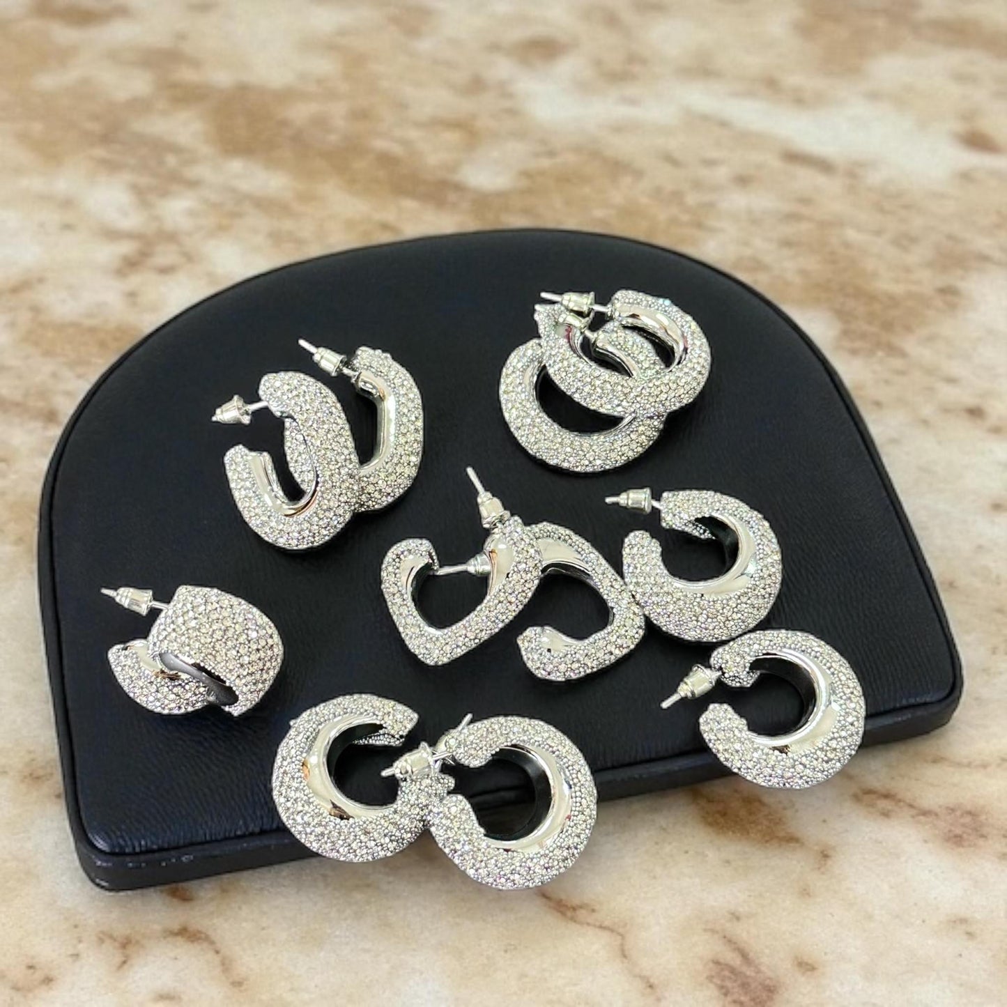 12 Aretes Pedreria Hermosa Dorada/Plateada $19 c/u