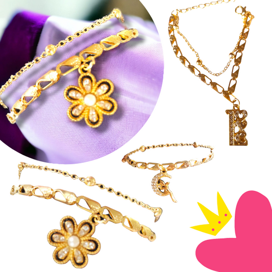 12 Pulseras doradas con dije $6.80 c/u