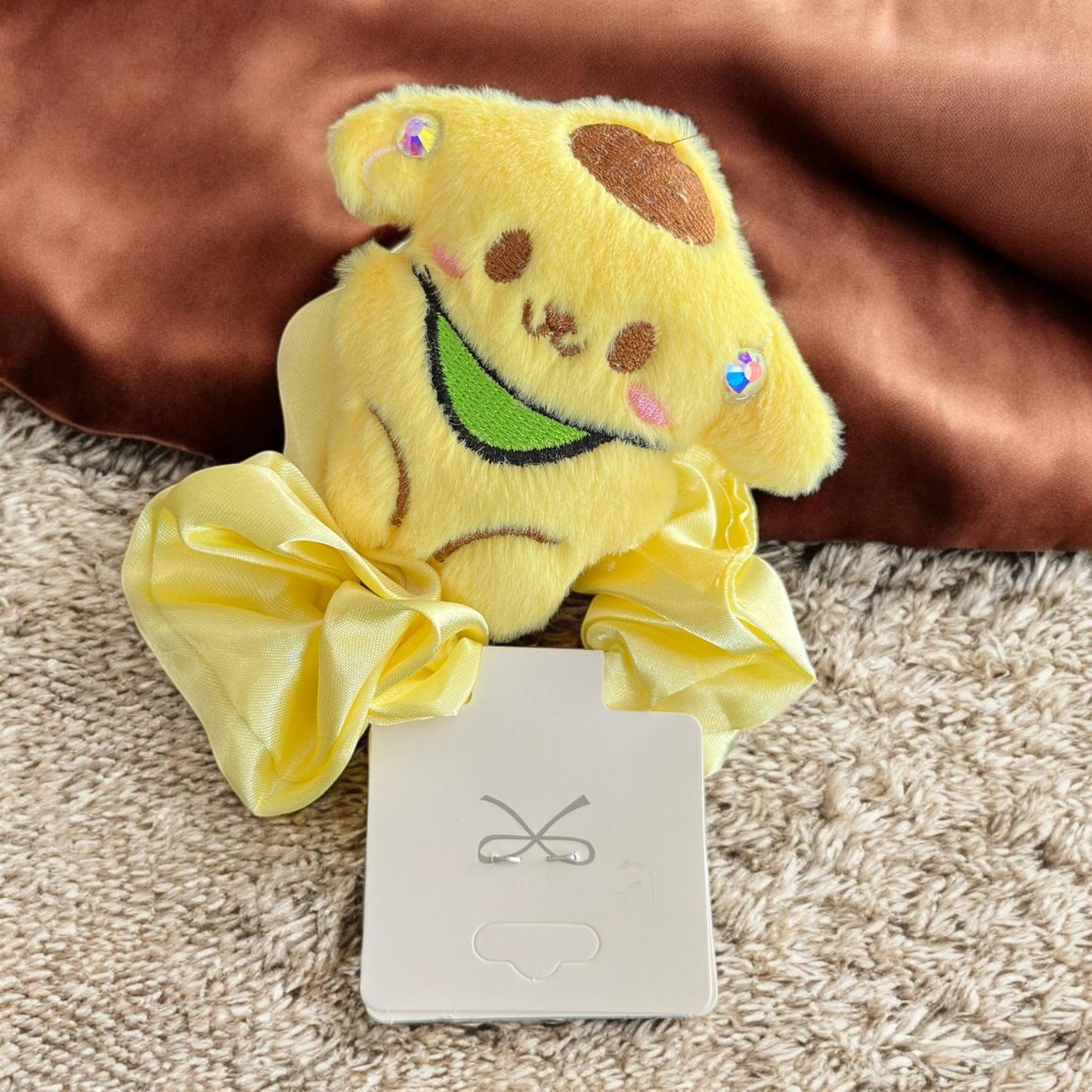 12 Scrunchie Satin Sanrio con Peluche $15.75 c/u