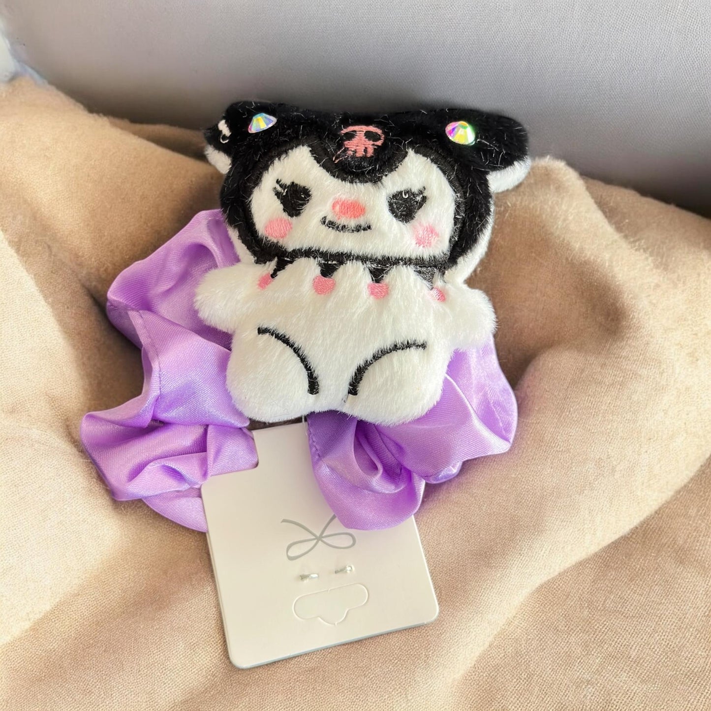 12 Scrunchie Satin Sanrio con Peluche $15.75 c/u