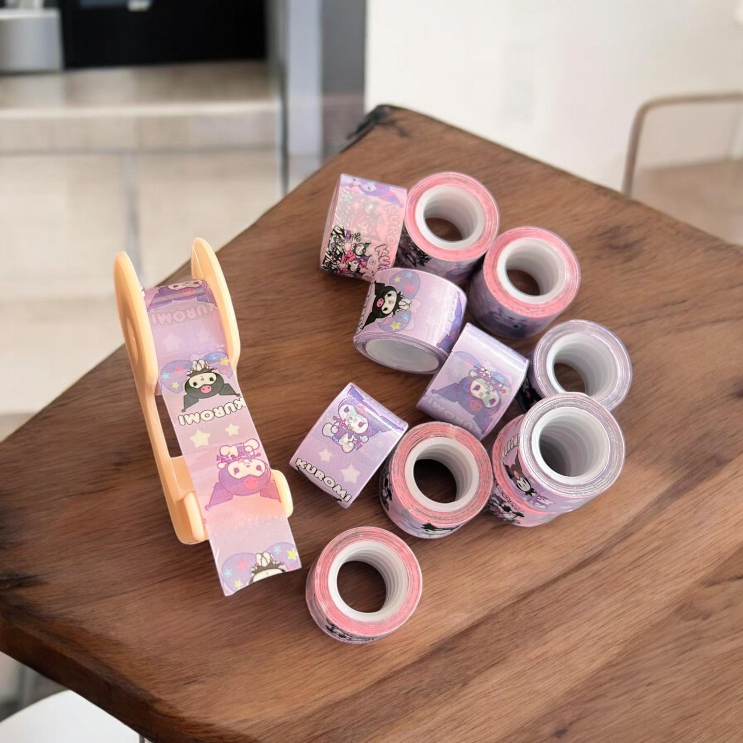 12 Cajitas con 12 Cintas Sanrio Adeshiva y una base $19.5 c/u