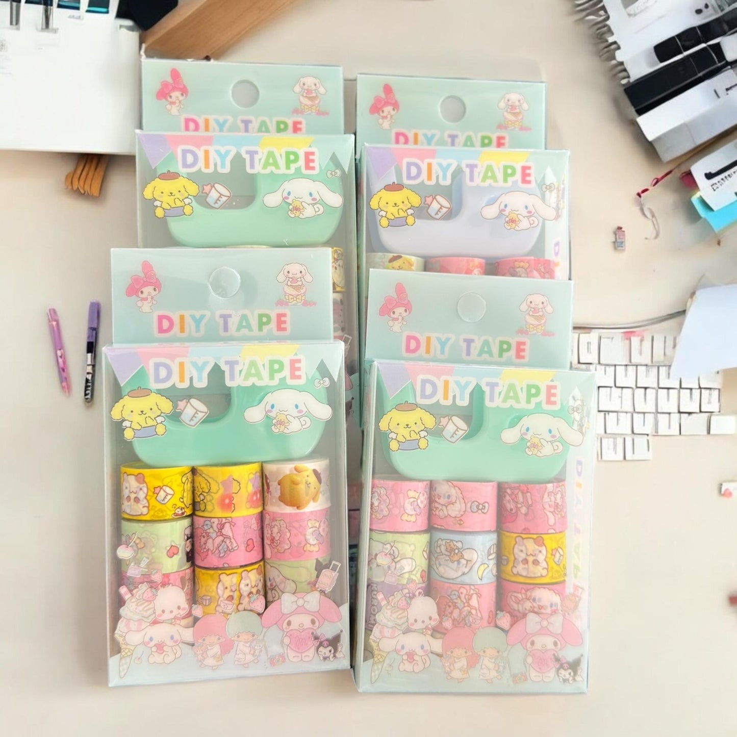 12 Cajitas con 12 Cintas Sanrio Adeshiva y una base $19.5 c/u