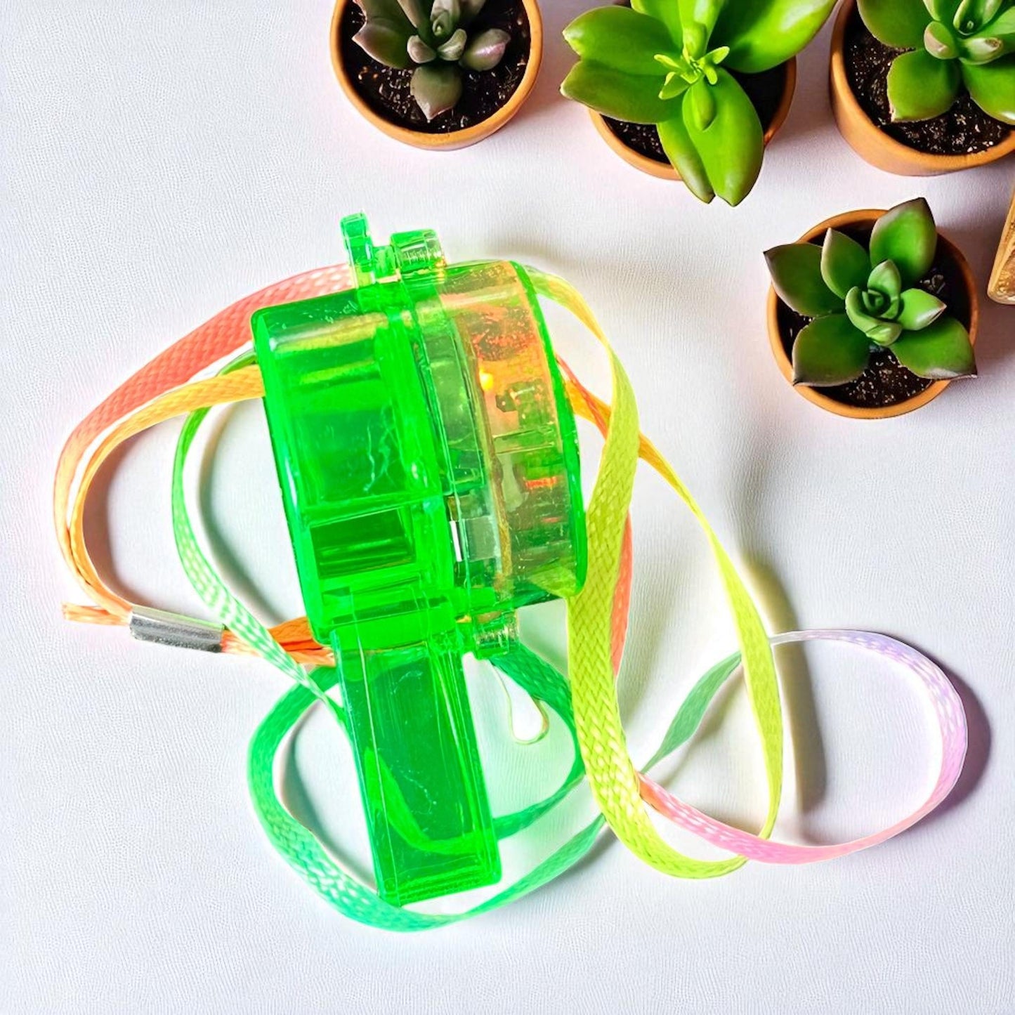 12 Silbatos con Correa de colores y Luces $7.25 c/u