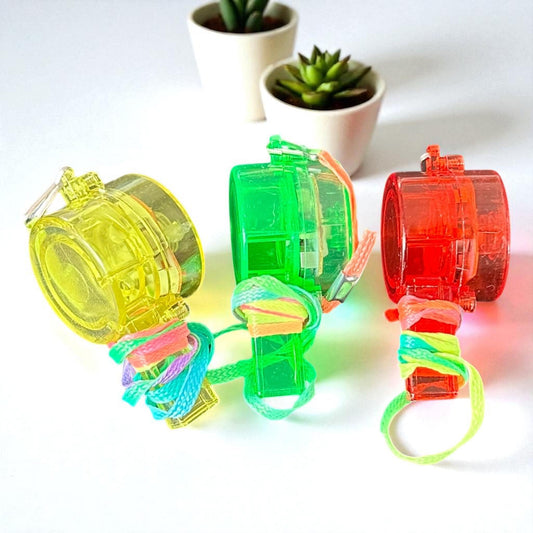 12 Silbatos con Correa de colores y Luces $7.25 c/u