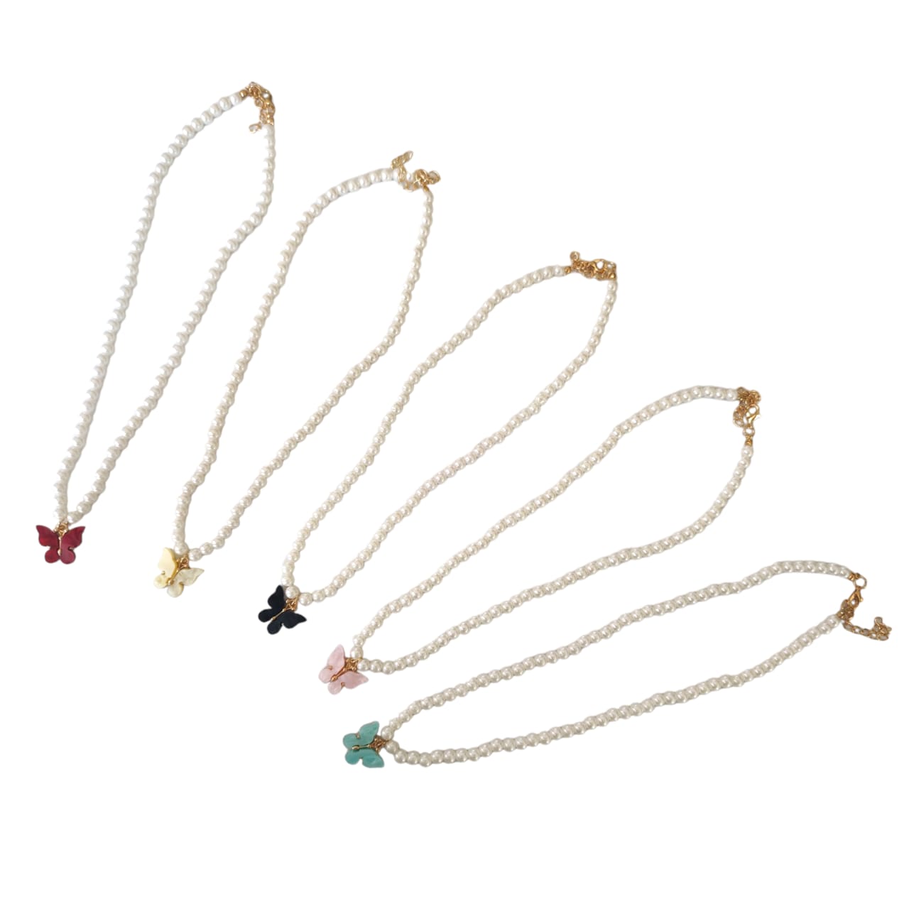12 Collares con perlas mariposa $9.6 c/u