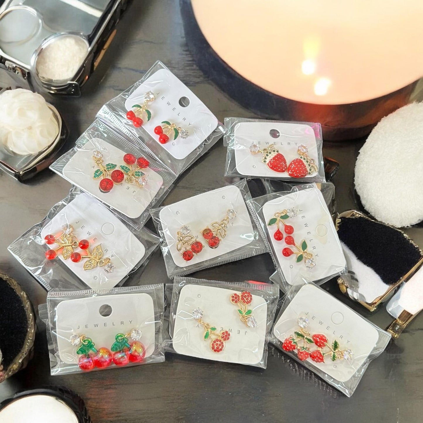 12 Pares de Aretes Cereza/Fresa Pedrería Hermosa $18 c/u