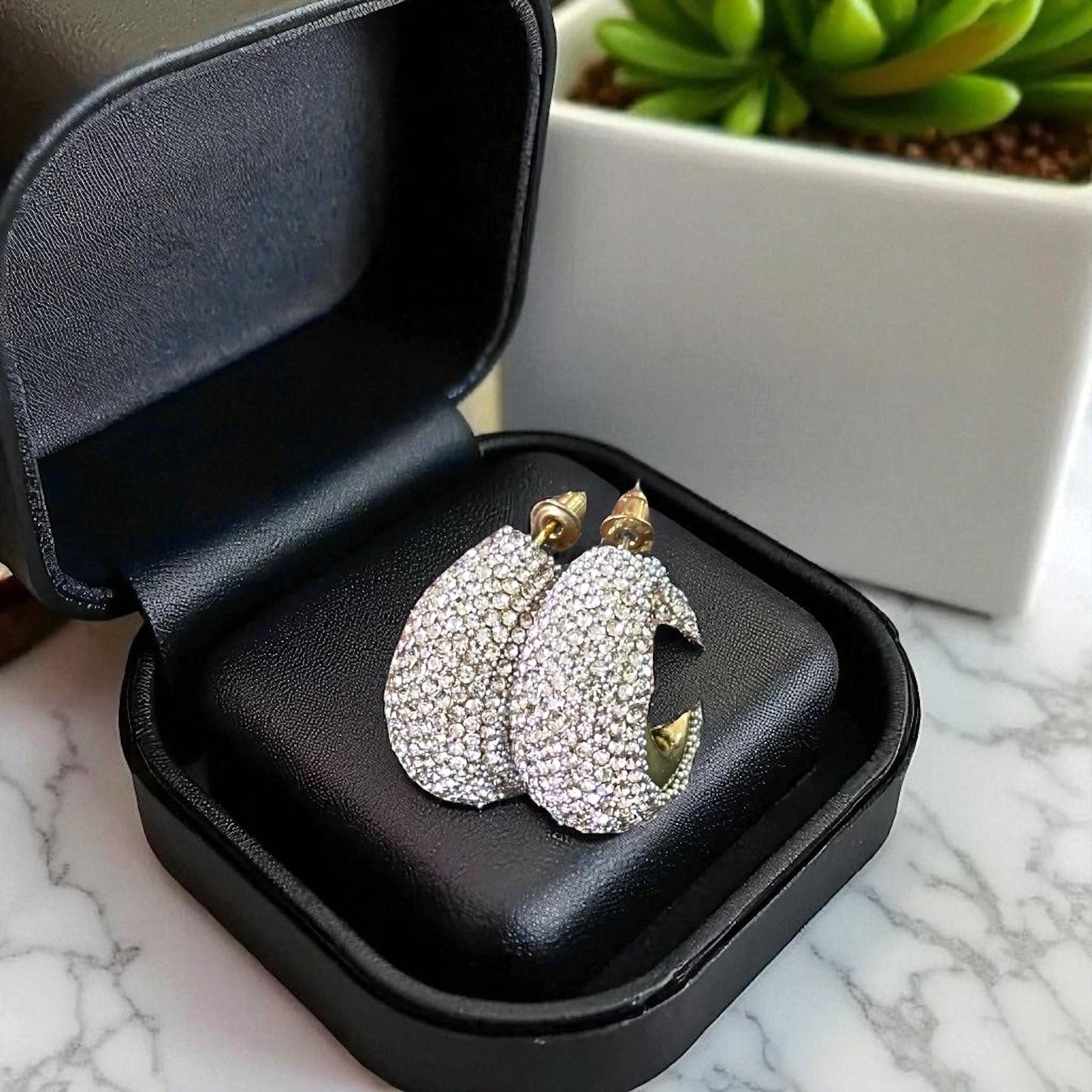 12 Aretes Pedreria Hermosa Dorada/Plateada $19 c/u