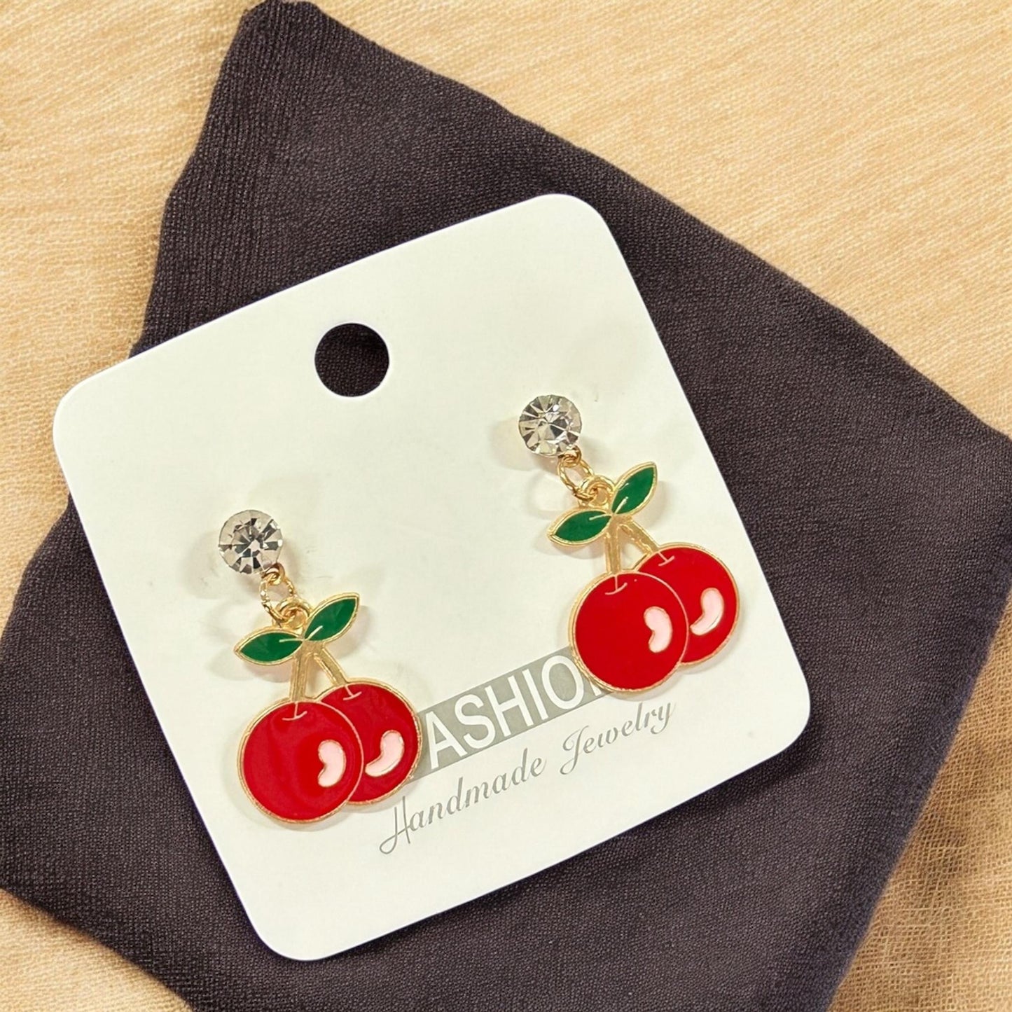 12 Aretes Cerezas/Fresas con Pedreria $5.9 c/u